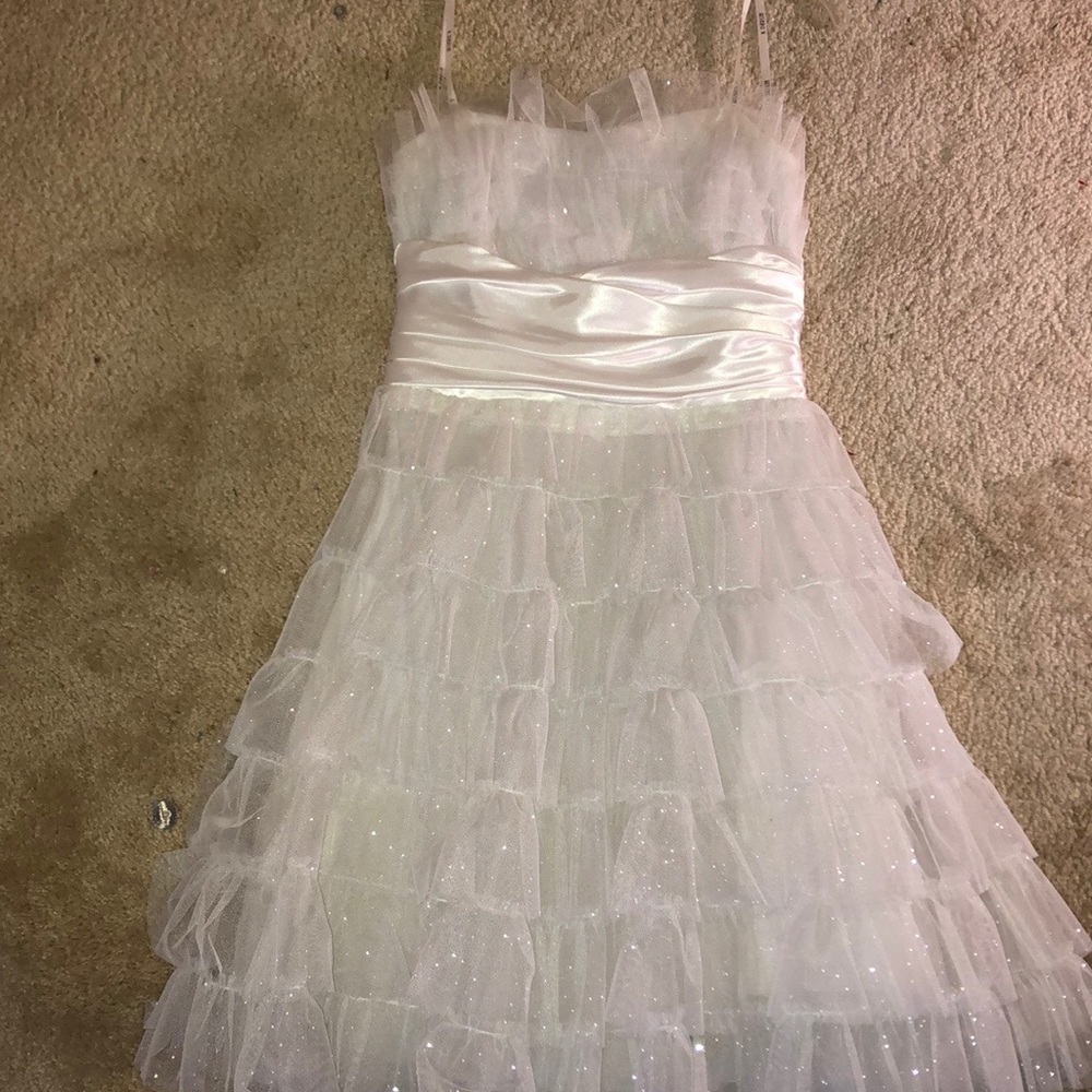 Dresses - Picture 3 of 3